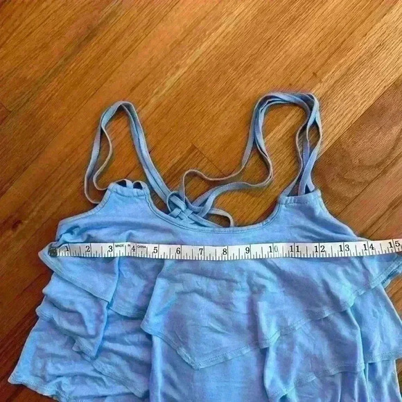 LIKE NEW Layered Handkerchief Crop Top - Picture 3 of 4